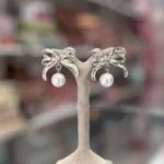 گوشواره پاپیونی و مروارید